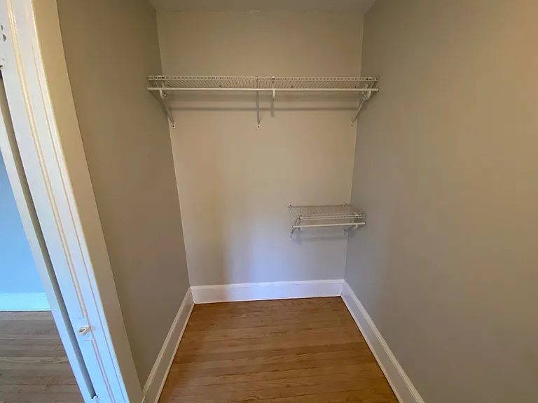 100 Howe Street — Photo 54