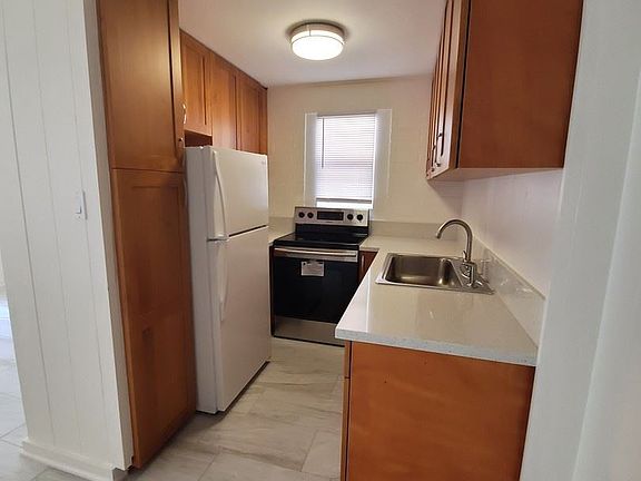 3rd image of 918 Wiliwili St APT B2