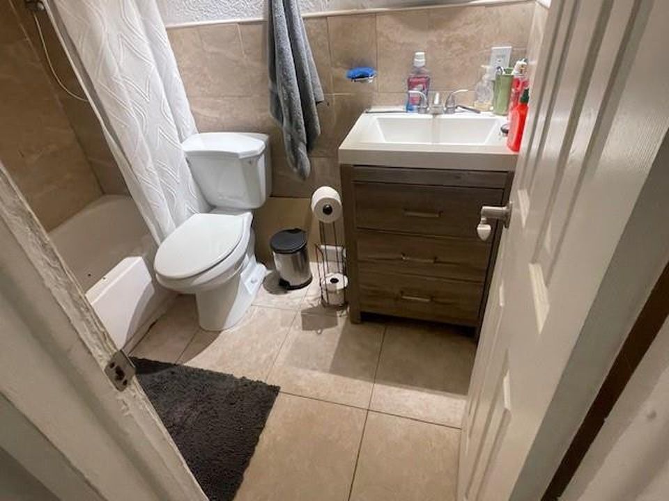 2531 NE 9th Avenue, photo 5