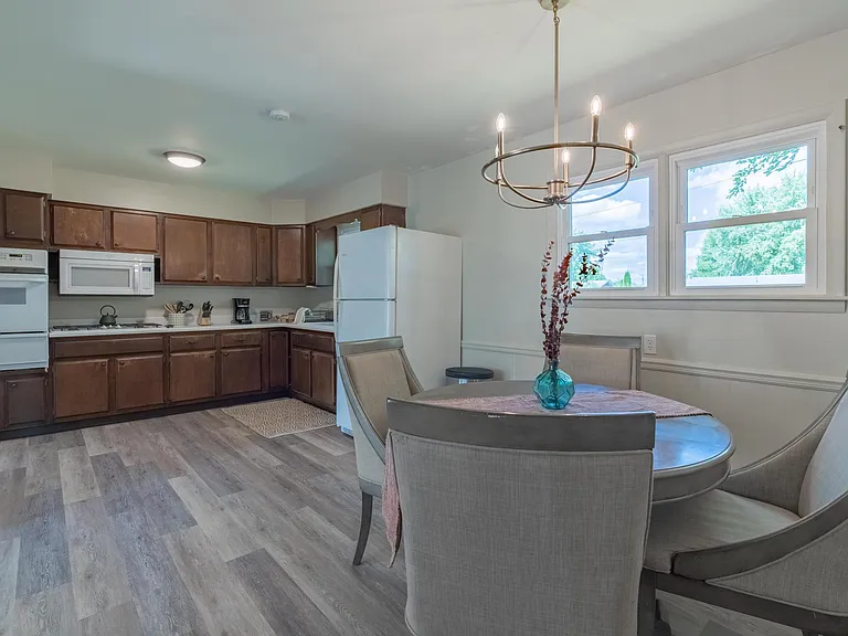 929 E North E — Photo 15