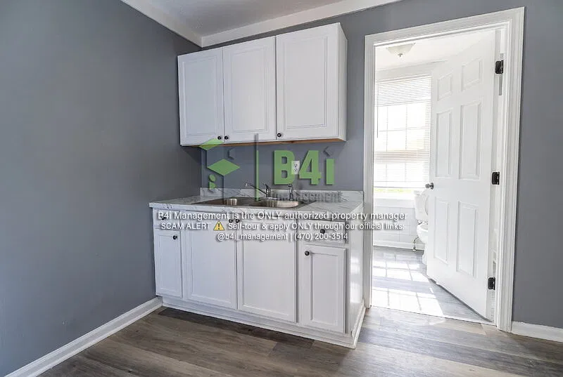 3 bed, 1.0 bath, 960 sqft, $1,000 — Photo 3