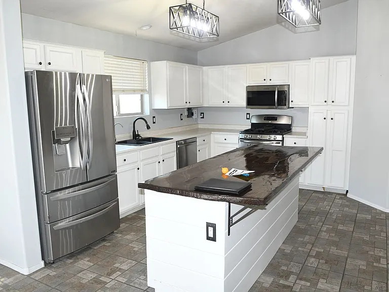 13950 W Maui Ln — Photo 6