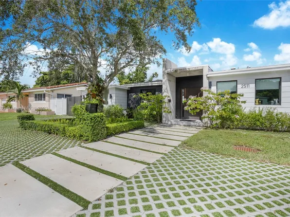 2511 NE 209th Ter, Miami, FL 33180