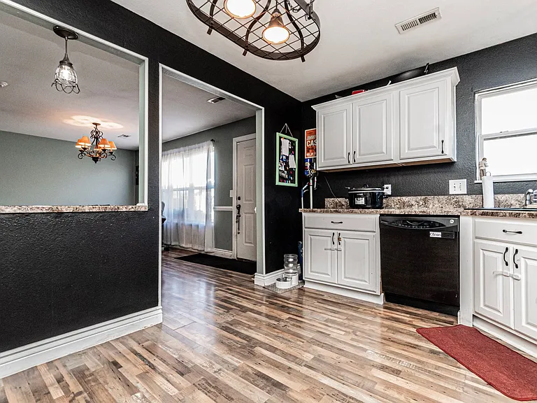 1531 N Clay St — Photo 11
