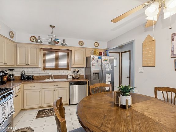 5th image of 2745 W 90th Pl