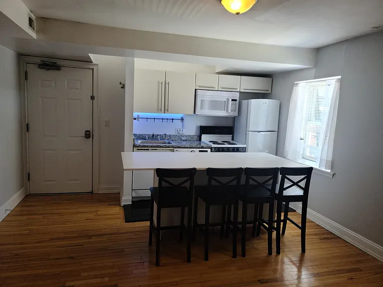 1723 Spruce St #4R — Photo 2
