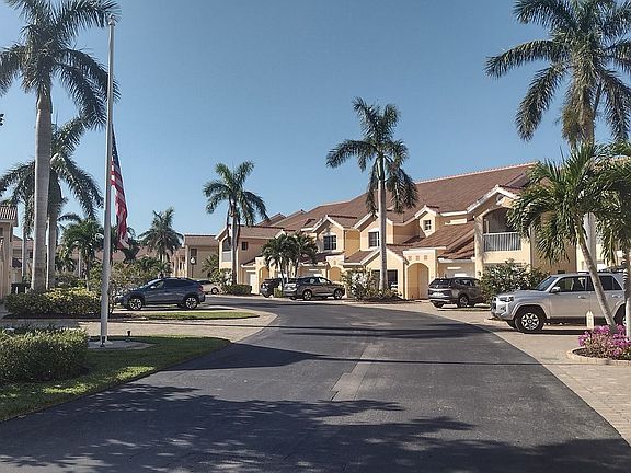 2nd image of 28600 Carriage Homes Dr #201