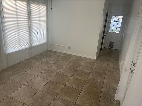 4th image of 3712 W Wallace Ave