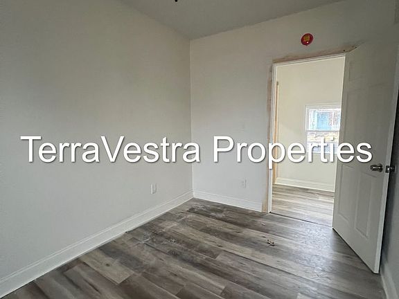 5th image of 601 E Mulberry St #1