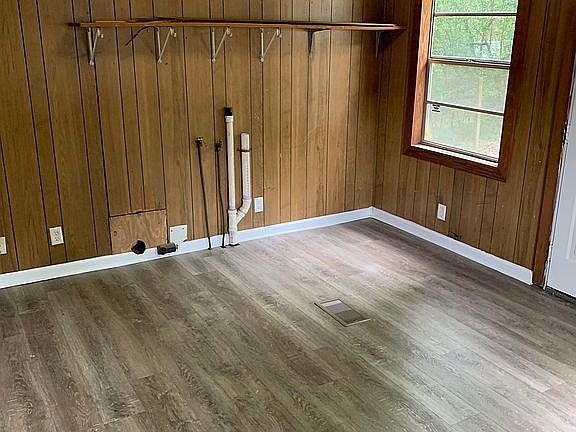 Spacious Laundry/Bonus Room
