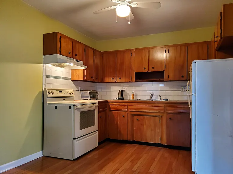 689 Millbrook Ave #1 — Photo 5