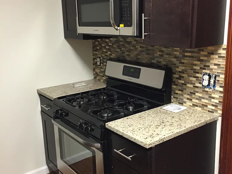1823 5th Ave #BROWNSTONE — Photo 11