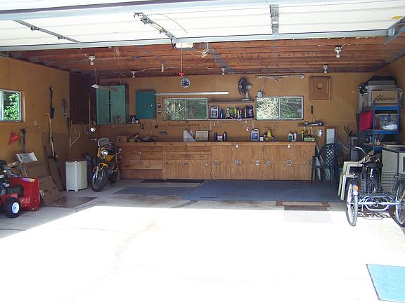 4th image of 720 Parkins Ave