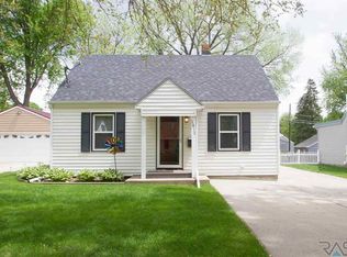 2412 S Willow Ave, Sioux Falls, SD 57105