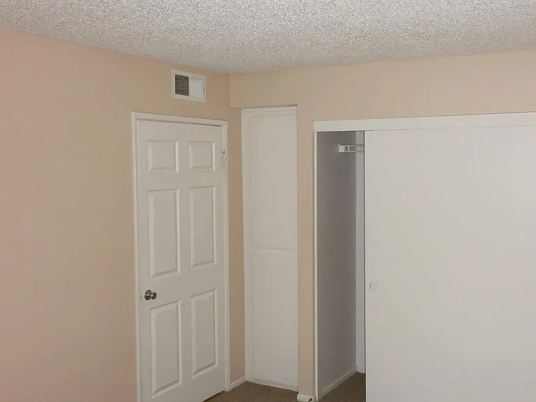 Madison Park Apartments — Photo 37