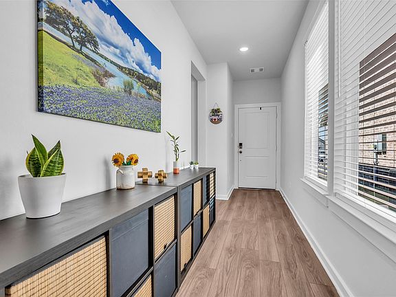 2nd image of 2818 Bluebonnet Ridge Dr