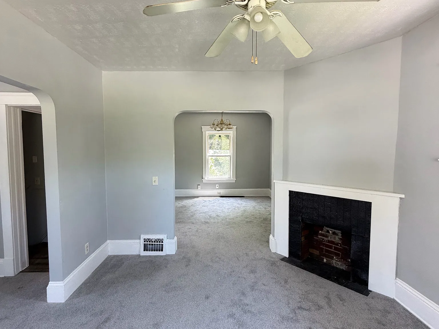 3 bed, $1,300 — Photo 2