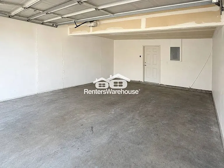 400 Horizon Dr SE — Photo 1