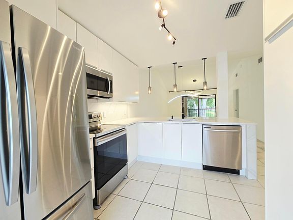 3rd image of 5151 W Club Cir APT 202