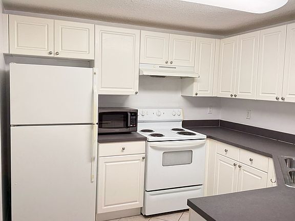 5th image of 5050 Fairways Cir APT E202