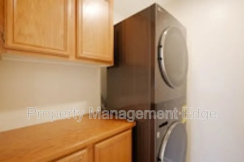 1 bed, 1.0 bath, 787 sqft, $2,100 — Photo 2