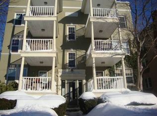 40 Robin Rd APT 101, West Hartford, CT 06119