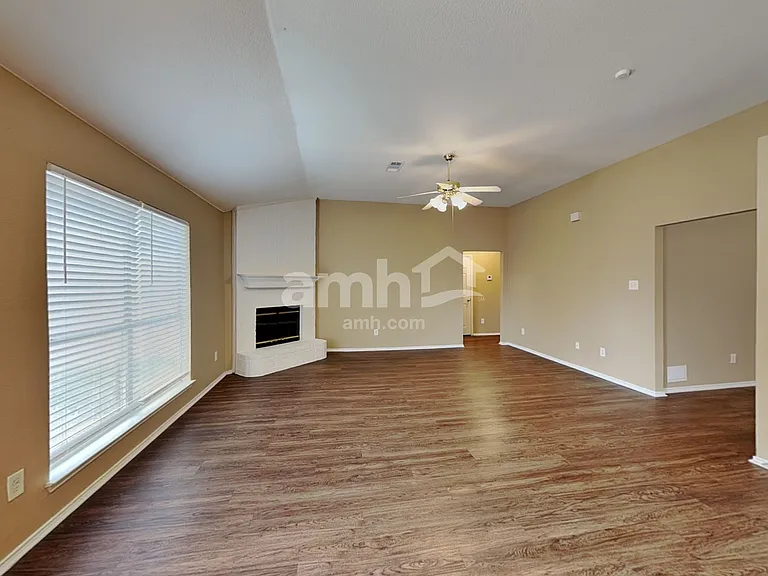432 Round Rock Rd — Photo 6