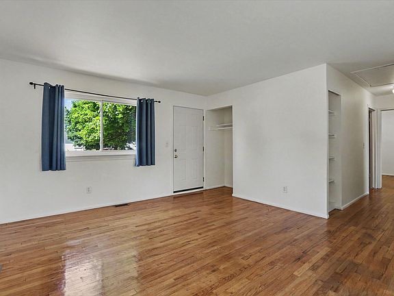 3rd image of 1302 Commonwealth Ave