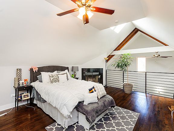 5th image of 1033 N Paulina St APT 2F