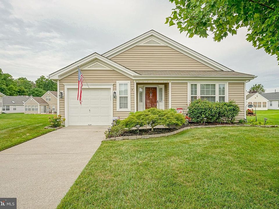 1st image of 8 Blossom Ct