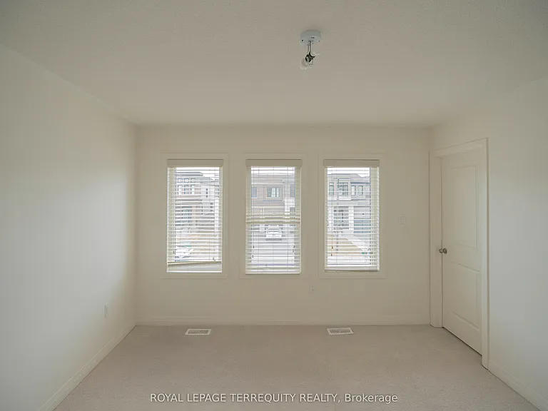 27 Clipper Ln — Photo 12