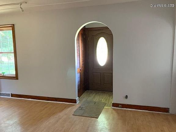 4th image of 3895 E Apple Ave