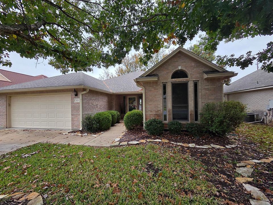 1st image of 323 Chase Oaks Pl