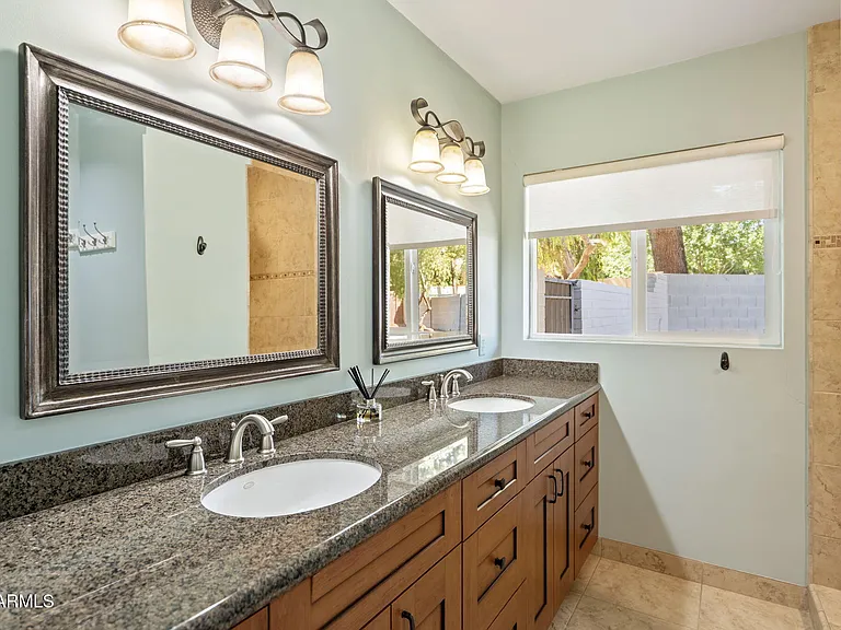2054 E Rancho Dr — Photo 32