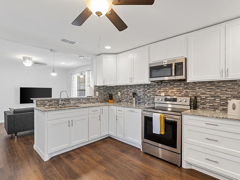 1230 S Montclair Ave — Photo 3