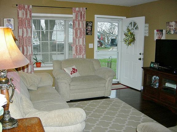 3rd image of 3433 Winchester Dr