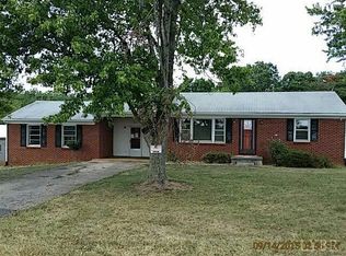 1817 Lone Oak Xing, Huddleston, VA 24104