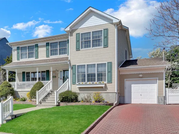 18 Hampton Road, Lynbrook, NY 11563