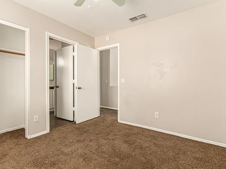 3223 E Poinsettia Dr — Photo 26