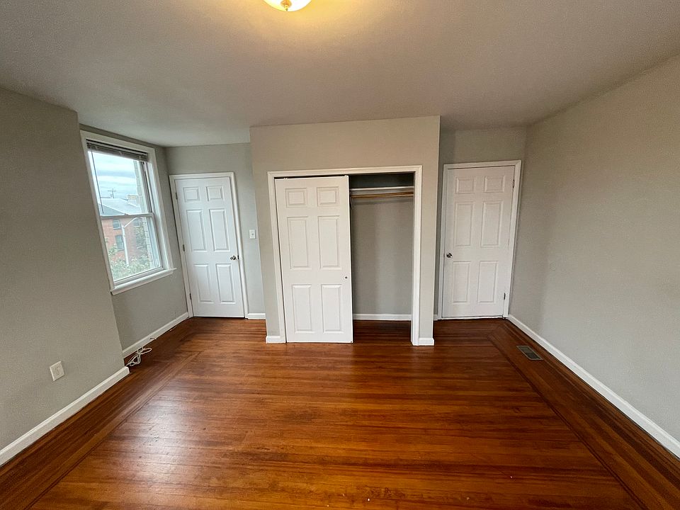 Large closet to hang clothes