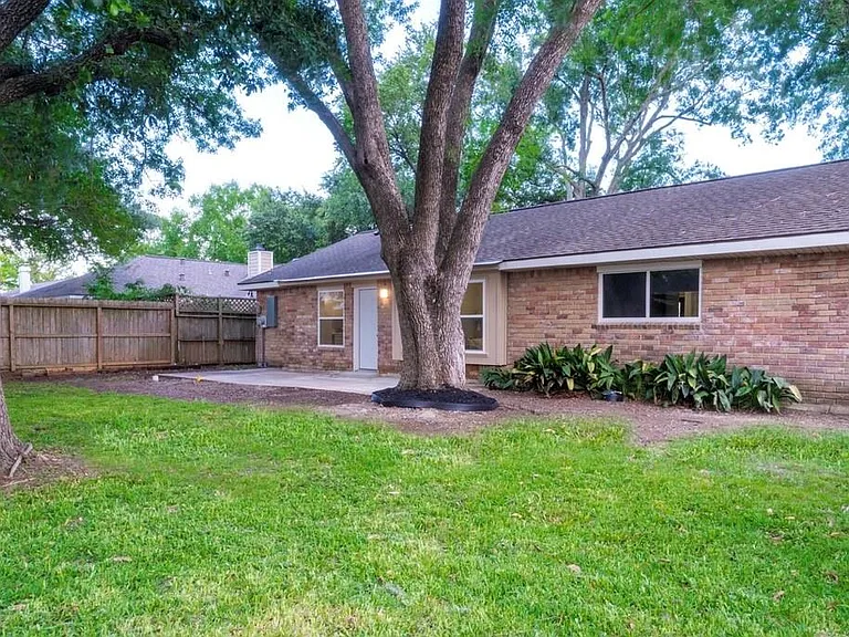 13806 Wickersham Ln — Photo 15