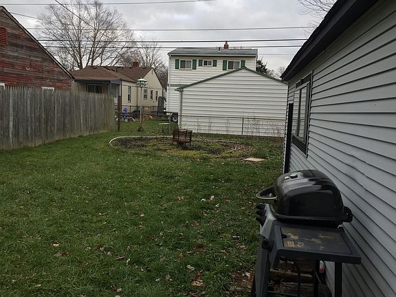 4th image of 11266 Essex Ave #House