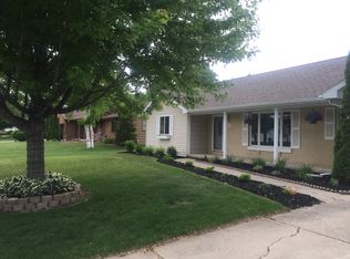 847 Meadowbrook Dr, Green Bay, WI 54313