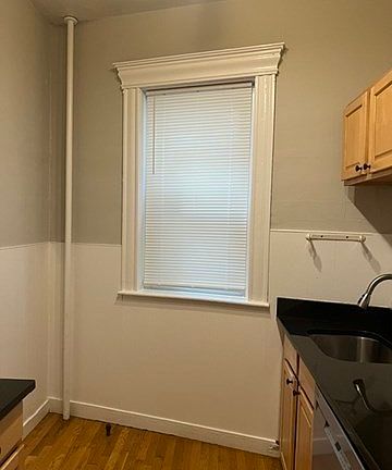 3rd image of 69 Park Dr APT 4