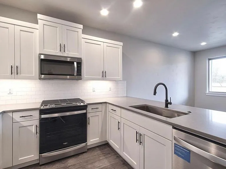 5551 SE Logan Ln — Photo 11