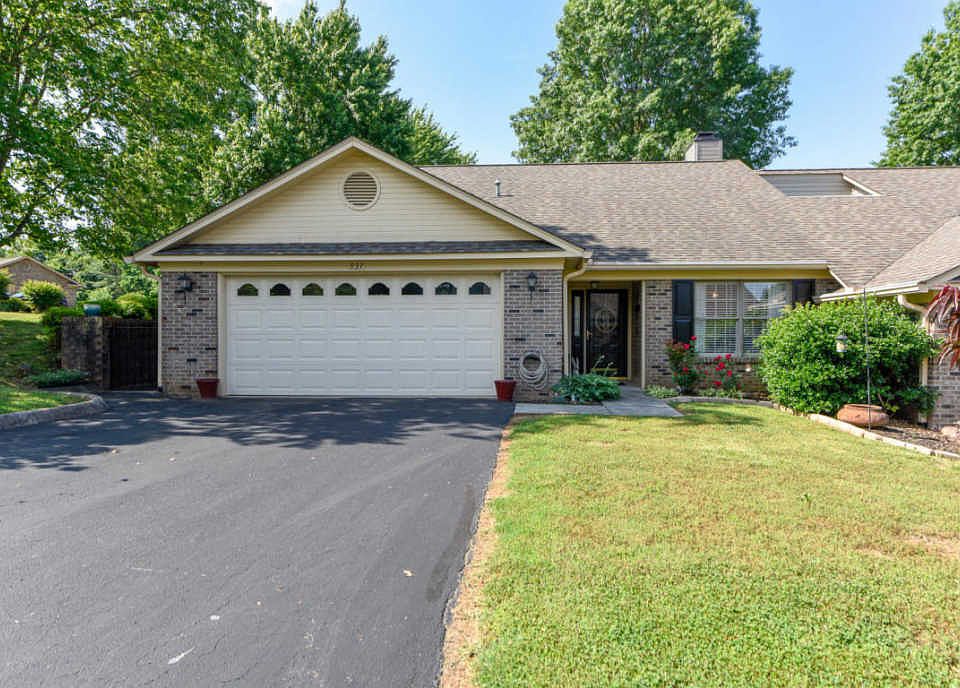 1st image of 937 Portsmouth Cir