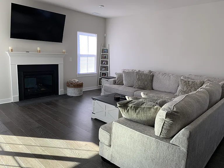 2325 Hazel Way — Photo 6