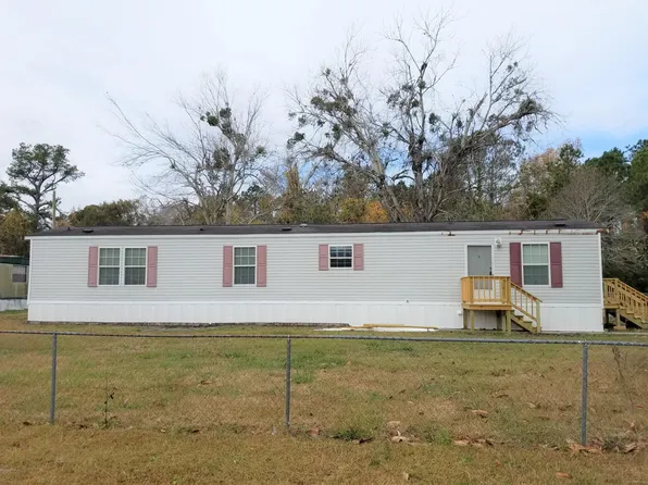 1 Duke Dr, Hubert, NC 28539