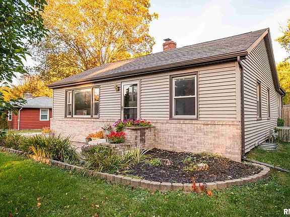 2nd image of 212 Twin Oaks Ct
