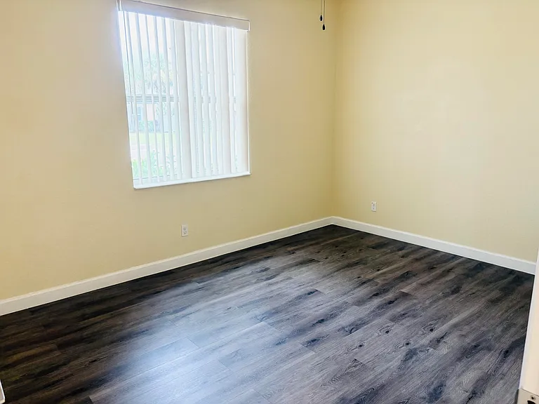 12512 NW Stanis Ln — Photo 7